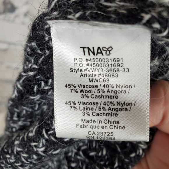 Aritzia TNA Crewneck Black White Marled Wool Angora Cashmere Sweater  Small - Picture 9 of 10